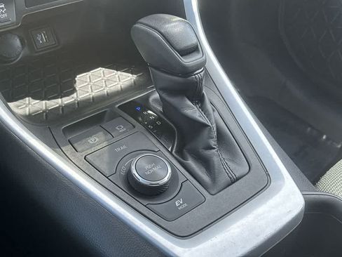 Used 2023 Toyota RAV4 LE AWD/4WD image 21