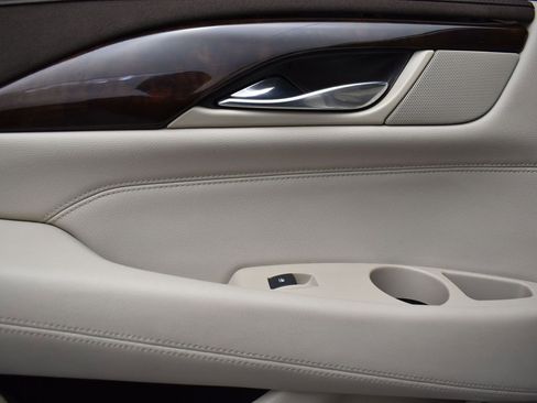 Used 2015 Cadillac Escalade Luxury image 25