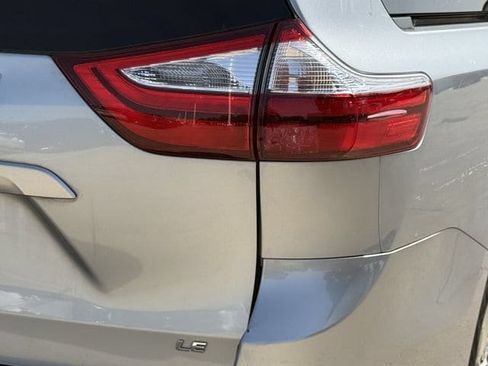 Used 2017 Toyota Sienna LE FWD image 6