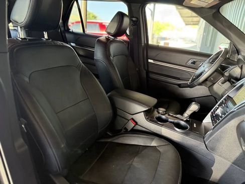 Used 2018 Ford Explorer Limited w/ Equipment Group 301A image 21