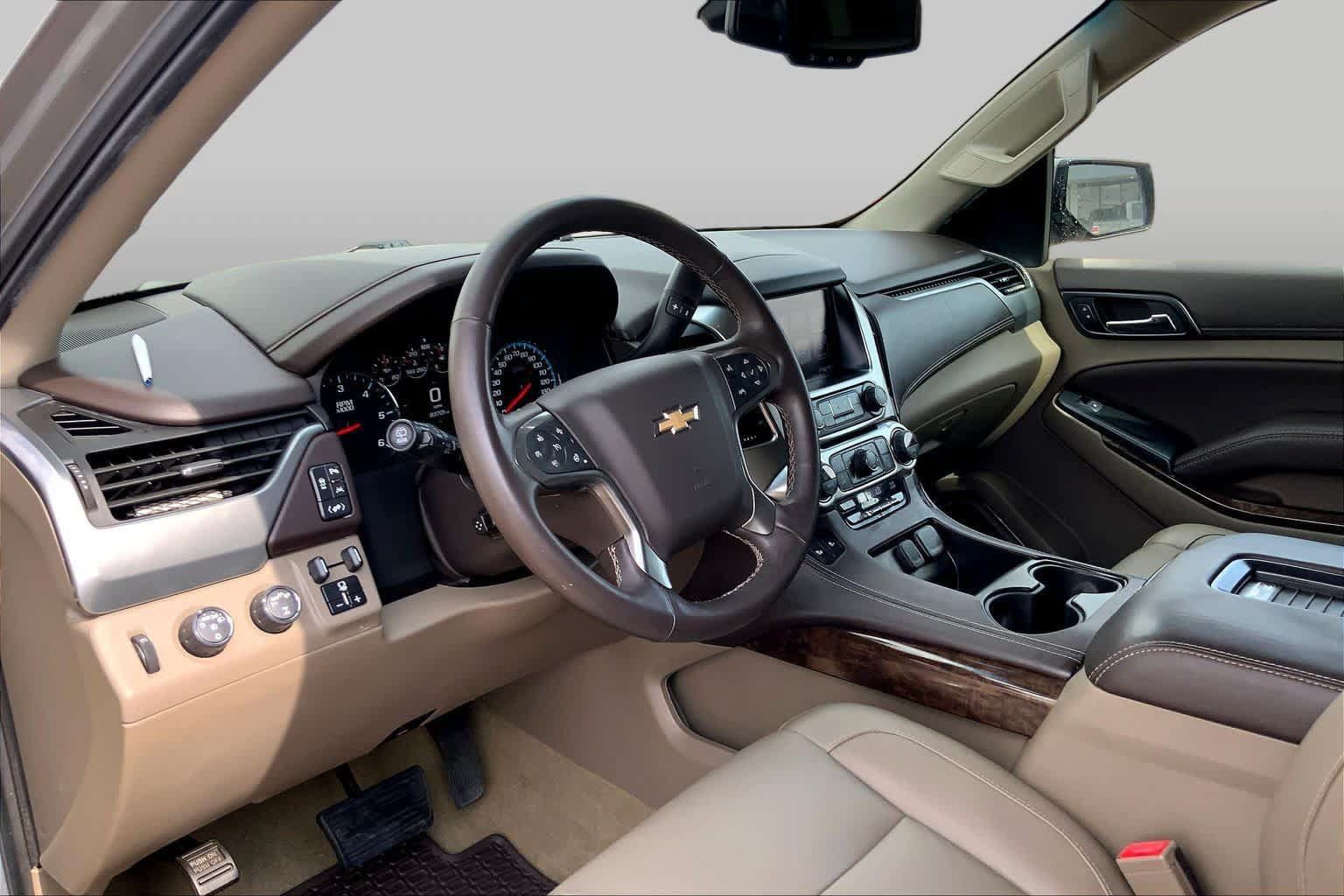Used 2017 Chevrolet Suburban LT w/ Luxury Package AWD/4WD image 18