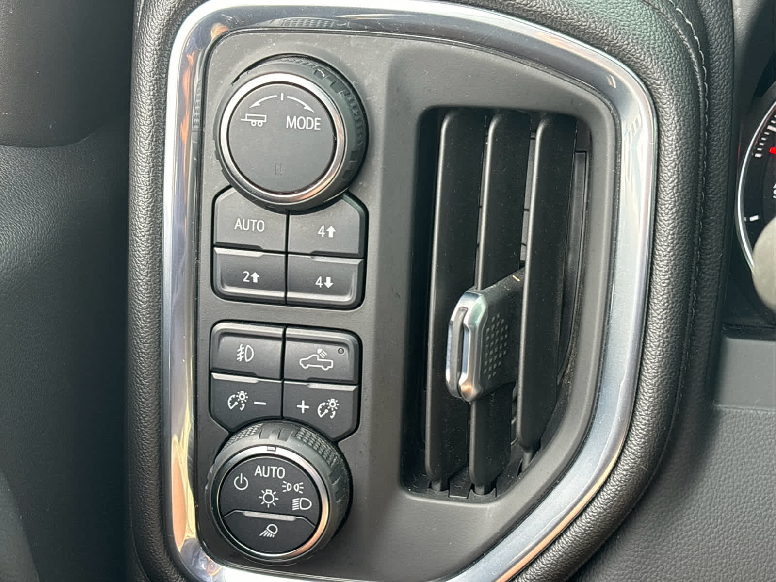 Used 2021 Chevrolet Silverado 1500 LT Trail Boss w/ Convenience Package II AWD/4WD image 24