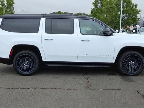 New 2026 Jeep Grand Wagoneer L 4WD image 9