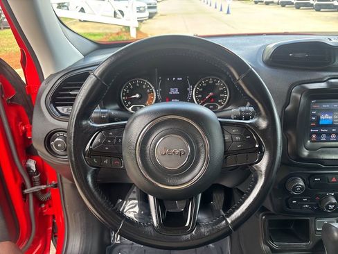 Used 2020 Jeep Renegade Altitude FWD image 29