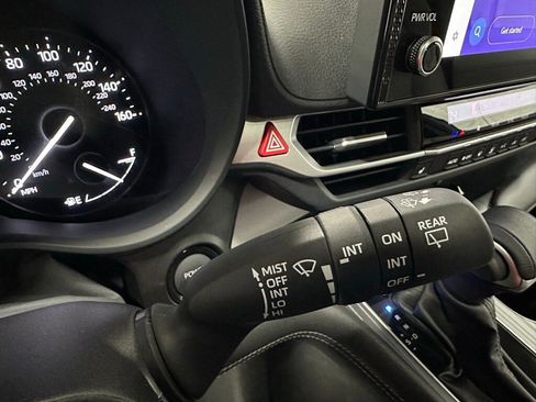 Used 2025 Toyota Sienna XLE image 23