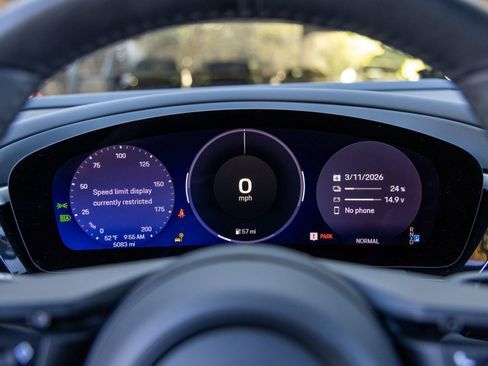 Certified 2025 Porsche Macan Electric RWD image 33
