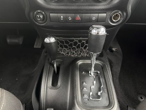 Used 2016 Jeep Wrangler Unlimited Sahara w/ Connectivity Group AWD/4WD image 2
