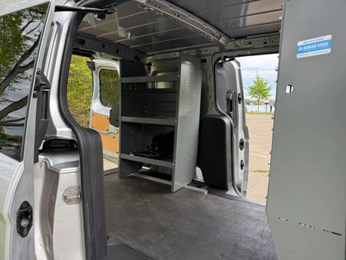 Used 2017 Ford Transit Connect XLT FWD image 15
