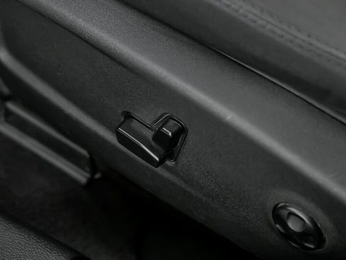 Used 2019 Chrysler 300 Touring RWD image 19