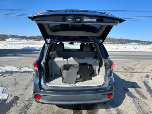 Used 2017 Toyota Highlander AWD V6 image 12