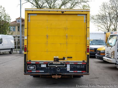 Used 2019 GMC Savana 3500 Extended w/ Driver Convenience Package image 5