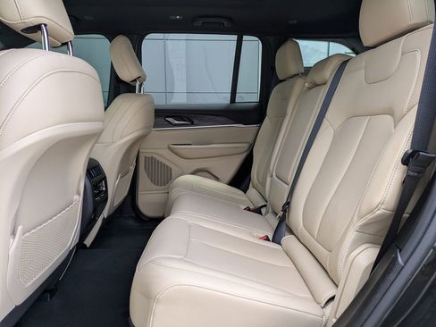 Used 2024 Jeep Grand Cherokee Limited image 15