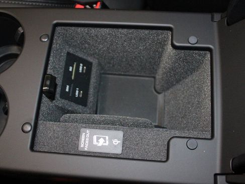 Certified 2026 Porsche Macan image 32