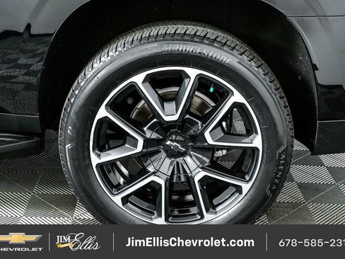 Used 2024 Chevrolet Suburban RST w/ Luxury Package RWD image 40