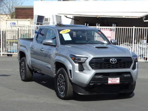 Used 2024 Toyota Tacoma TRD Sport w/ TRD Sport Upgrade Package image 2