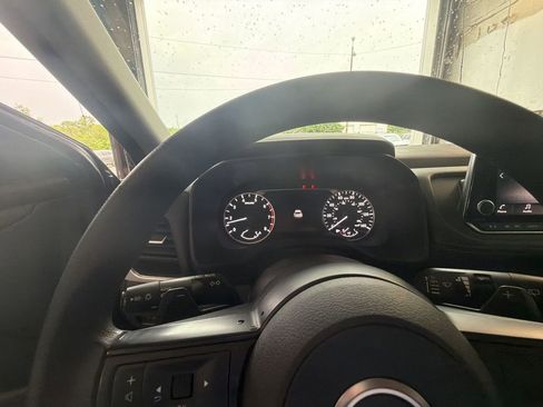Used 2023 Nissan Rogue S AWD/4WD image 15