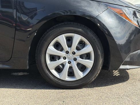 Used 2022 Toyota Corolla LE image 29