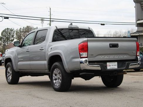 Used 2017 Toyota Tacoma SR5 image 5