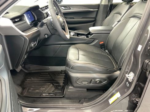 Used 2023 Jeep Grand Cherokee L Limited w/ Luxury Tech Group II AWD/4WD image 18