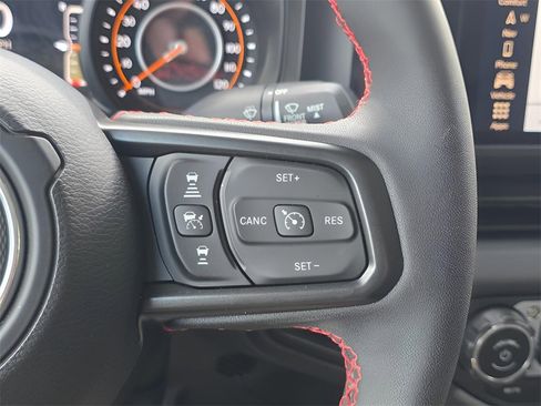 Used 2024 Jeep Gladiator Rubicon w/ Technology Group image 22