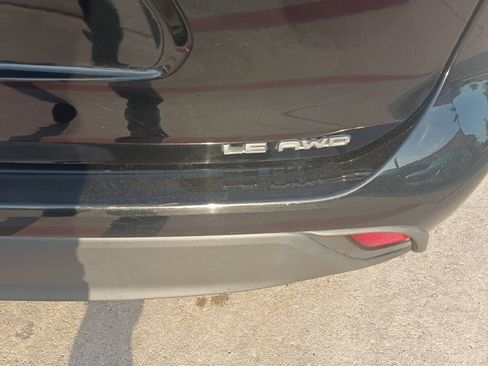 Used 2024 Toyota Highlander LE image 11