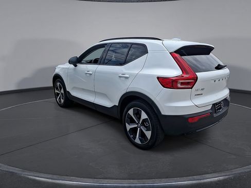 Certified 2026 Volvo XC40 B5 Plus AWD/4WD image 28