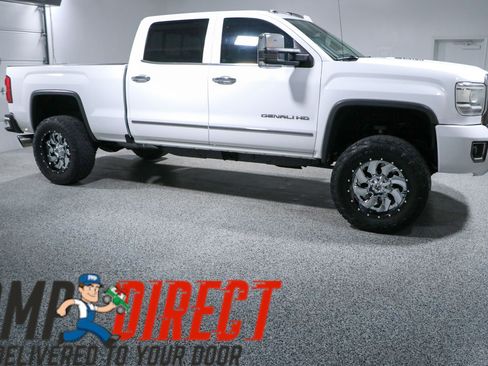 Used 2016 GMC Sierra 2500 Denali w/ Duramax Plus Package AWD/4WD image 6