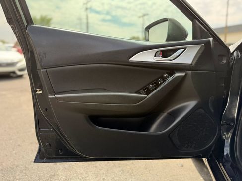 Used 2017 MAZDA MAZDA3 Sport FWD image 32