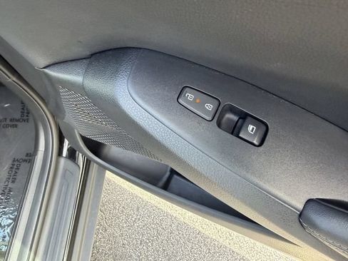 Certified 2025 Kia Seltos EX FWD image 38