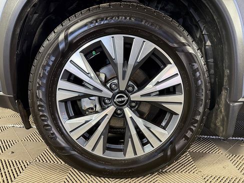 Used 2022 Nissan Rogue SV image 17