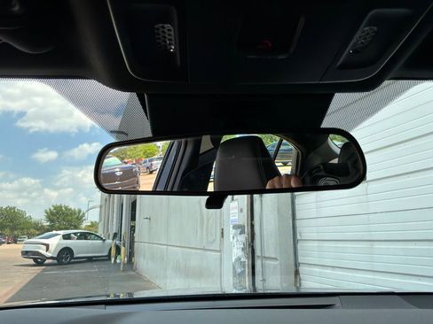 Used 2025 Toyota Camry SE FWD image 18