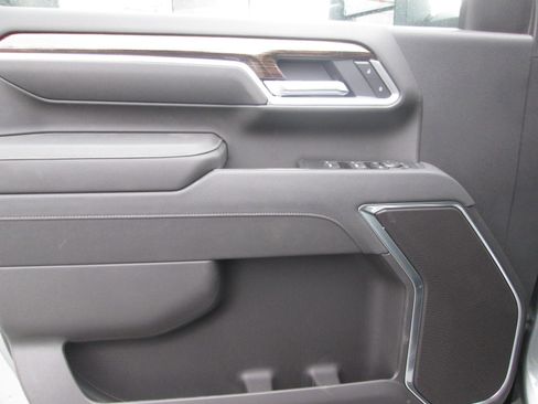 New 2026 GMC Sierra 2500 SLE w/ SLE Value Package; image 9