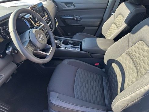 New 2025 Nissan Pathfinder SV image 11