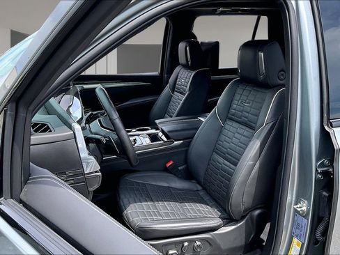 Used 2025 Cadillac Escalade V AWD/4WD image 27