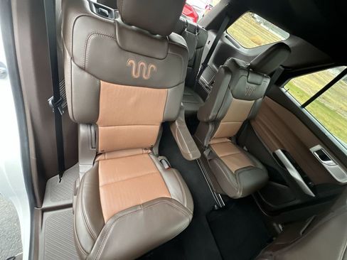 Used 2023 Ford Explorer King Ranch w/ Technology Package image 27