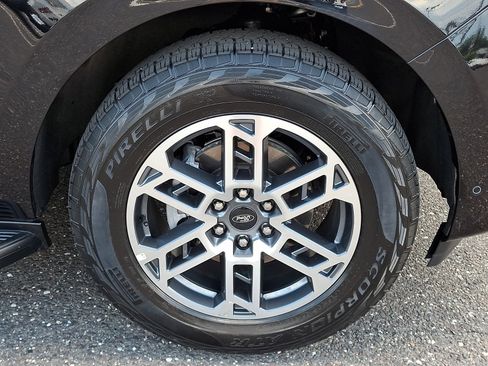 Used 2025 Ford Expedition Max Active AWD/4WD image 8