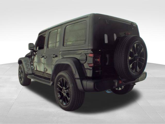 Used 2022 Jeep Wrangler Unlimited Sahara w/ Cold Weather Group AWD/4WD image 8