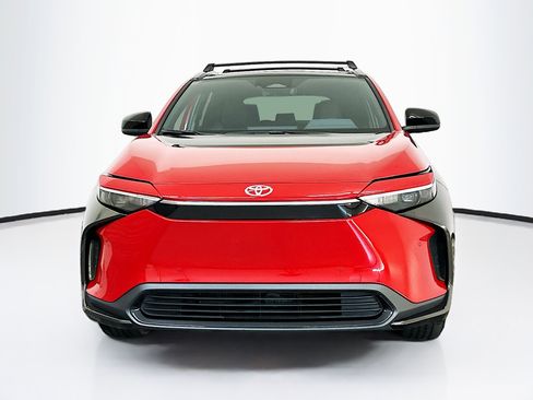 Used 2024 Toyota bZ4X XLE w/ Weather Package image 2