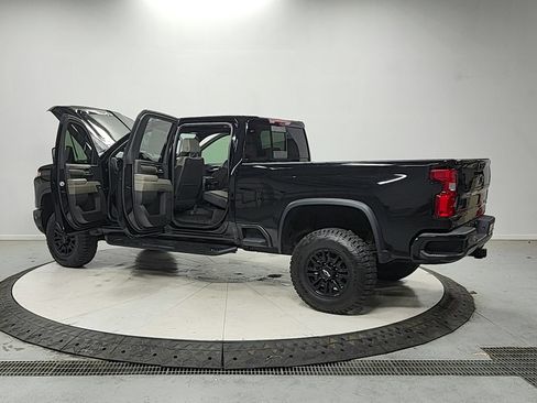 Used 2024 Chevrolet Silverado 2500 ZR2 w/ Technology Package AWD/4WD image 13