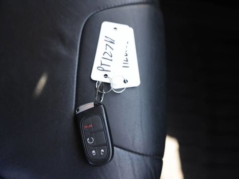 Used 2017 Jeep Cherokee High Altitude AWD/4WD image 40