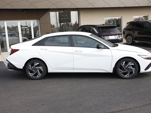 New 2025 Hyundai Elantra Sport image 2
