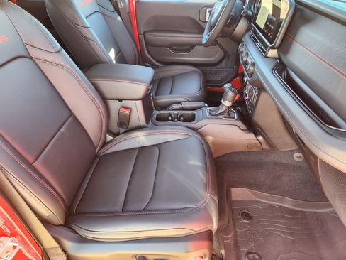 Used 2025 Jeep Gladiator Rubicon image 18