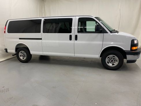 Used 2025 GMC Savana 3500 LT w/ LT Preferred Equipment Group RWD image 9
