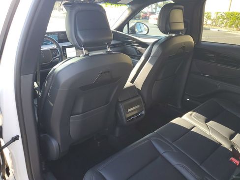 Used 2024 Lincoln Nautilus Premier w/ Jet Appearance Package image 21