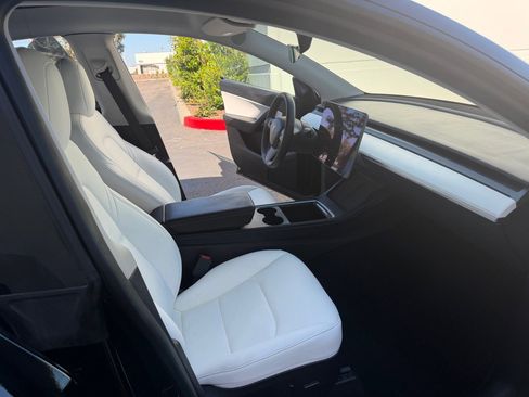 Used 2022 Tesla Model Y Long Range AWD/4WD image 12