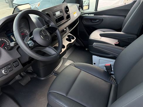 New 2025 Mercedes-Benz Sprinter 2500 image 9