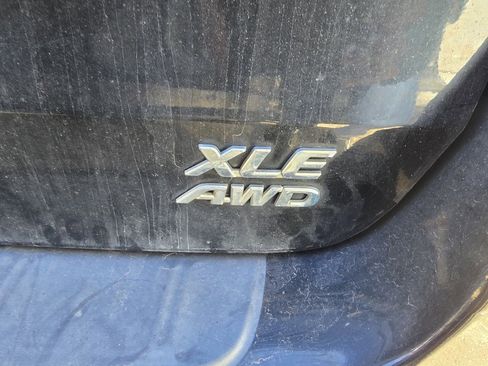 Used 2014 Toyota Sienna XLE image 18