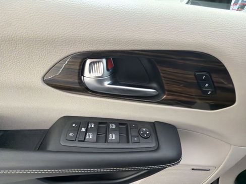 Used 2022 Chrysler Pacifica Limited image 15