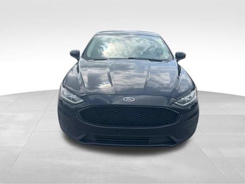 Used 2019 Ford Fusion SE FWD image 2