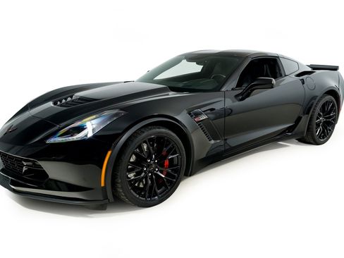 Used 2016 Chevrolet Corvette Z06 w/ 3LZ Preferred Equipment Group RWD image 2